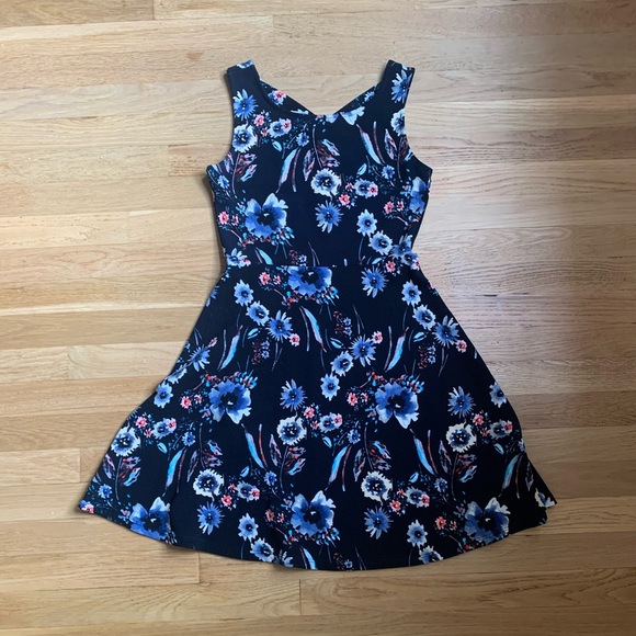 Floral Dress Criss Cross Back - Picture 3 of 6